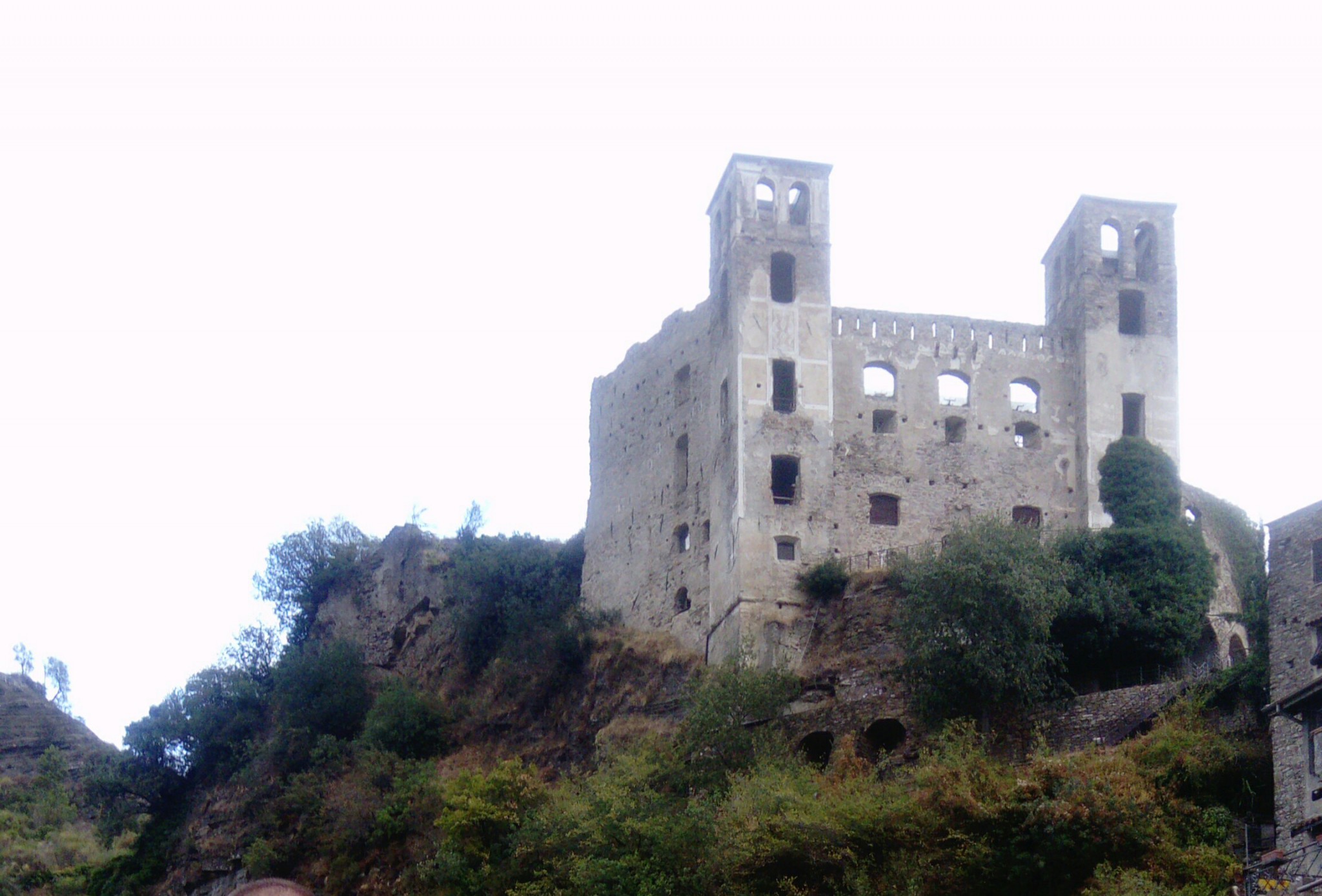 Castèl vist dau pònt vièlh